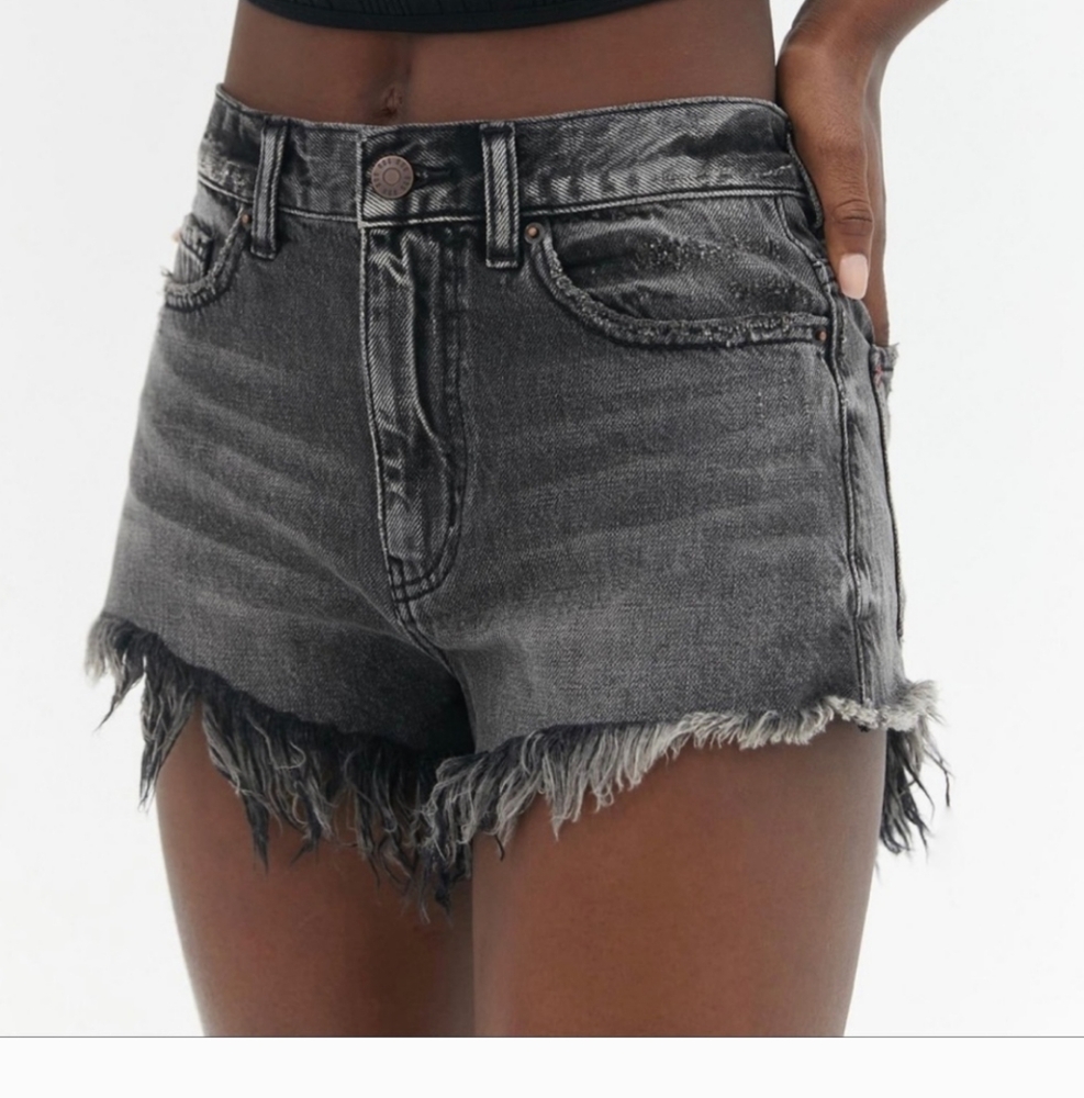 BDG High Waisted Frayed Shorts - 25"